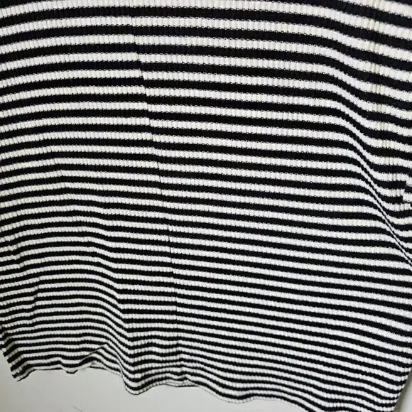 EUC LUCKY BRAND DEEP V NECK STRIPED HALF SLEEVES RIBBED TOP SIZE XL - Picture 9 of 13
